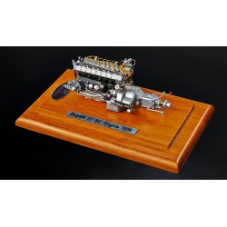 Bugatti 57SC Engine with Showcase