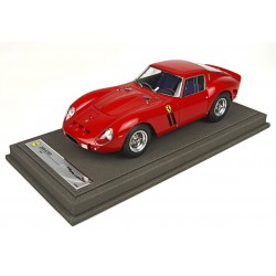 Ferrari 250 GTO 1962 with showcase